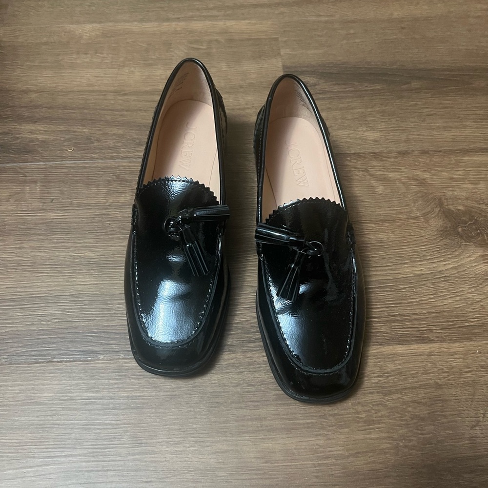 Women’s JCrew Maison tassel loafers in patent leather!